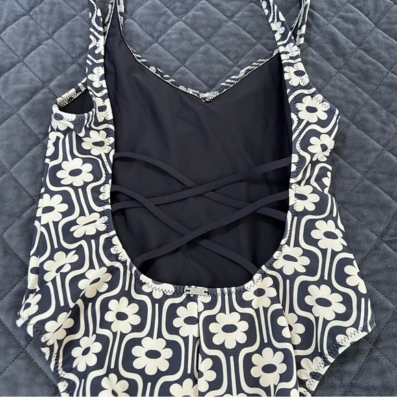 Ele Swims Women Small One Piece Swimsuit Spanish Daisy Floral B14 - Picture 4 of 7